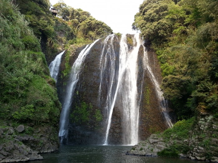 日本の滝百選の一つ「龍門滝」